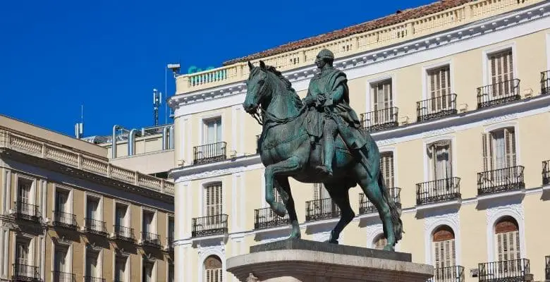 estatua carlos iii plaza sol