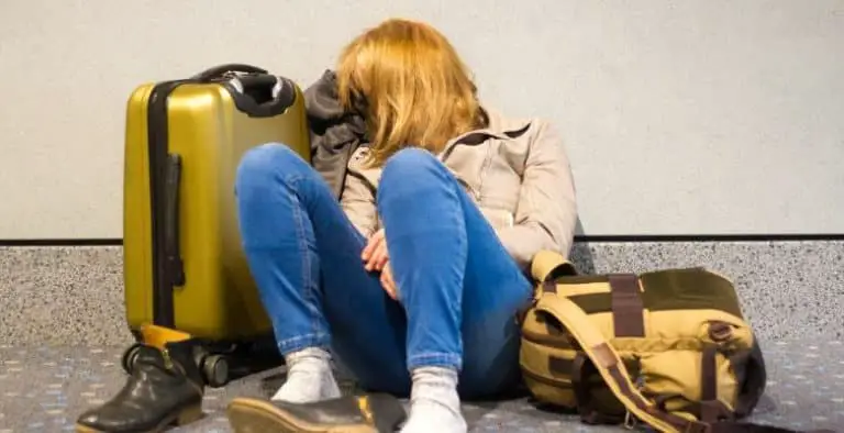 Cómo Dormir en un Aeropuerto: Trucos, Consejos y Alternativas