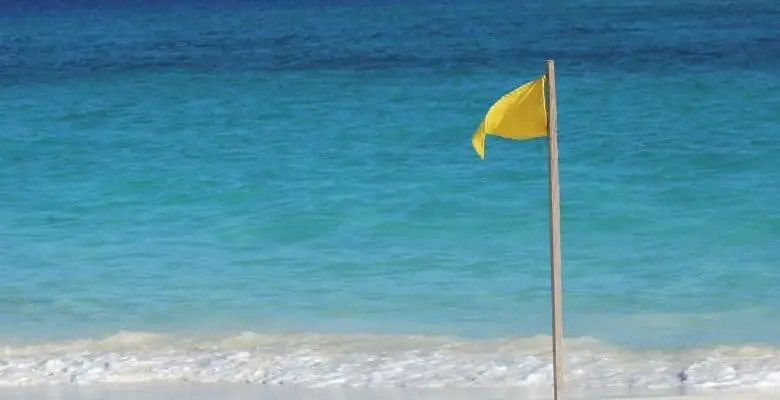 significado bandera amarilla playa