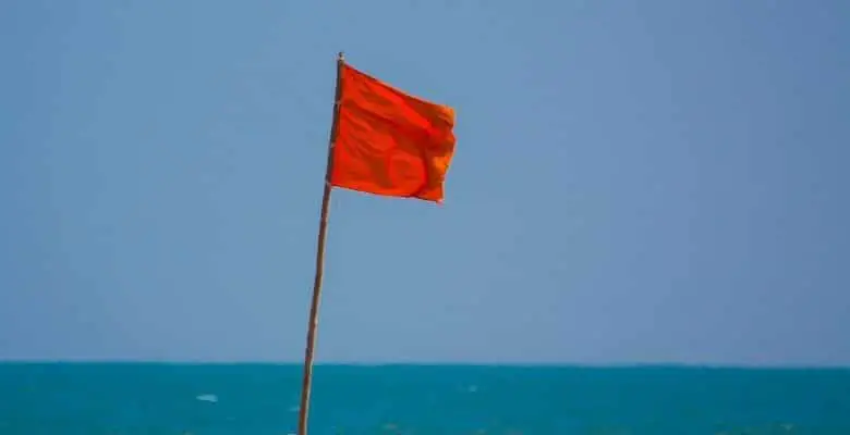 significado bandera roja playa